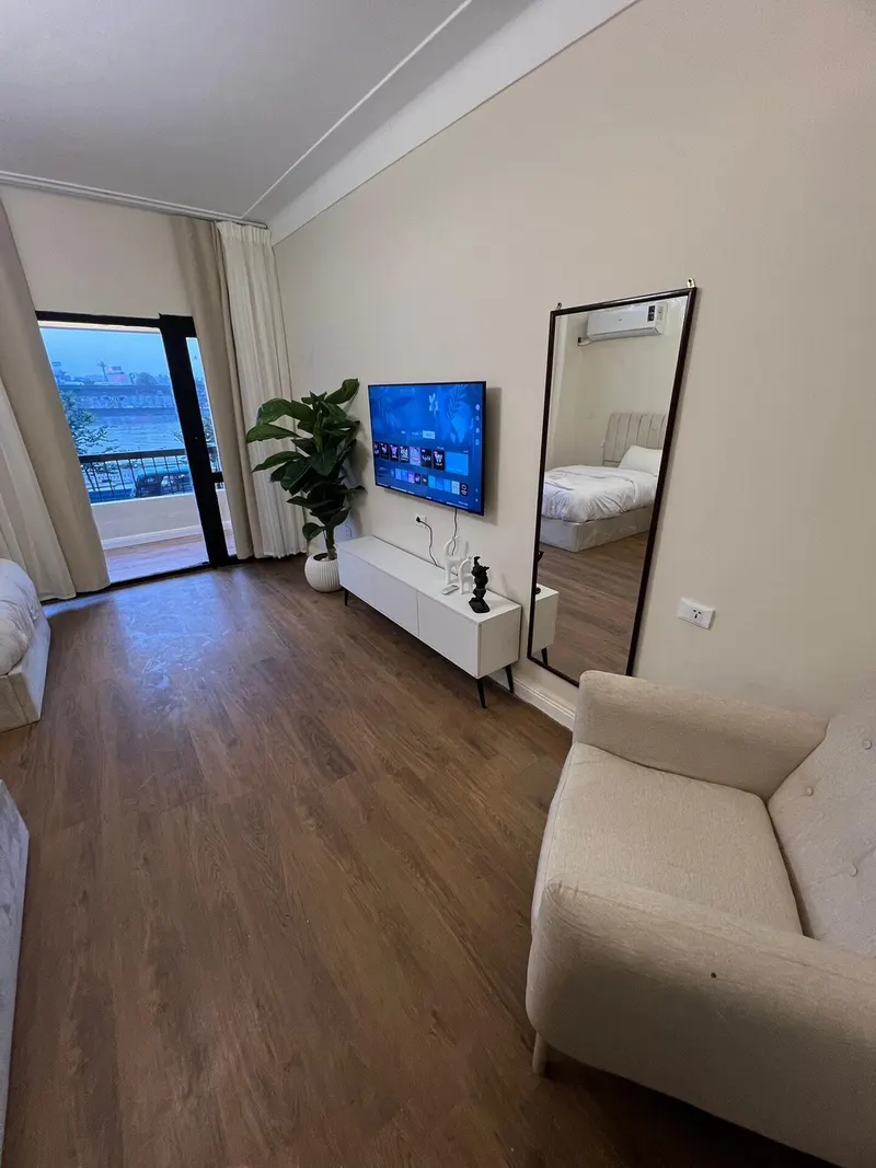 Twin-Bed Nile Balcony Studio (ES9) — Studio, Downtown, photo 3