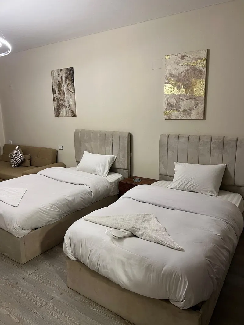Velvet-Headboard Twin Studio (ES10) — Studio, Downtown