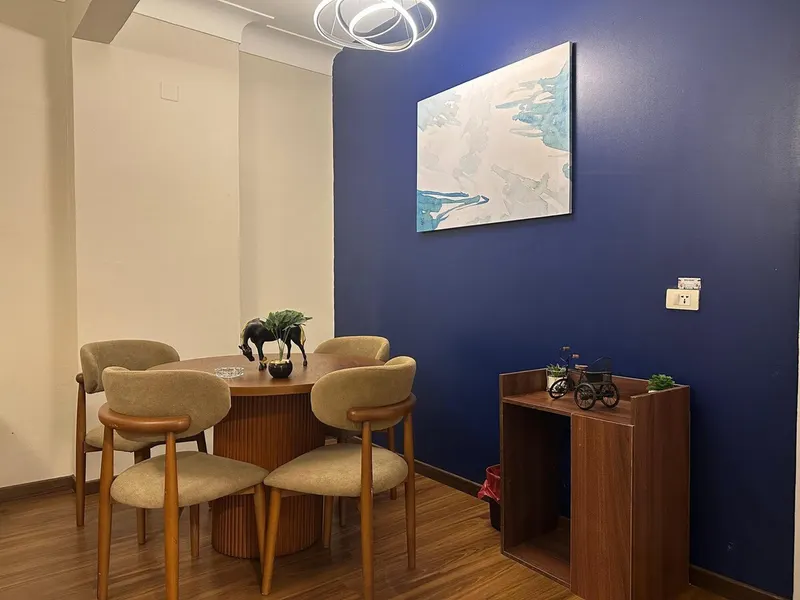 Navy Wall Dining Flat — 2-Bedroom, Zamalek, photo 3