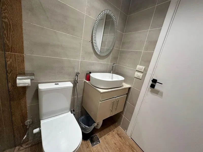 Navy Wall Dining Flat — 2-Bedroom, Zamalek, photo 6