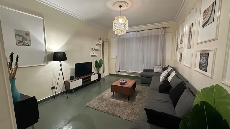 The Gallery-Wall Lounge Flat — 1-Bedroom, Zamalek, photo 3