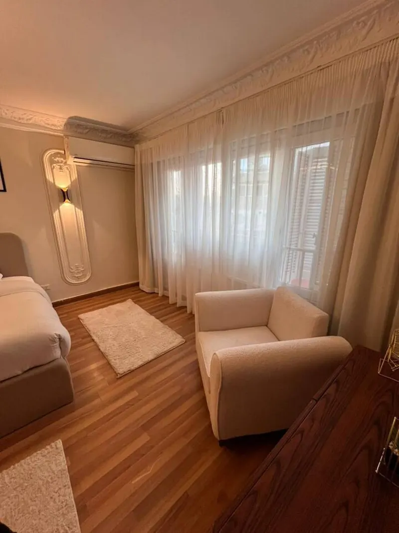 Classic Mouldings by the Nile — 3-Bedroom, Zamalek, photo 2