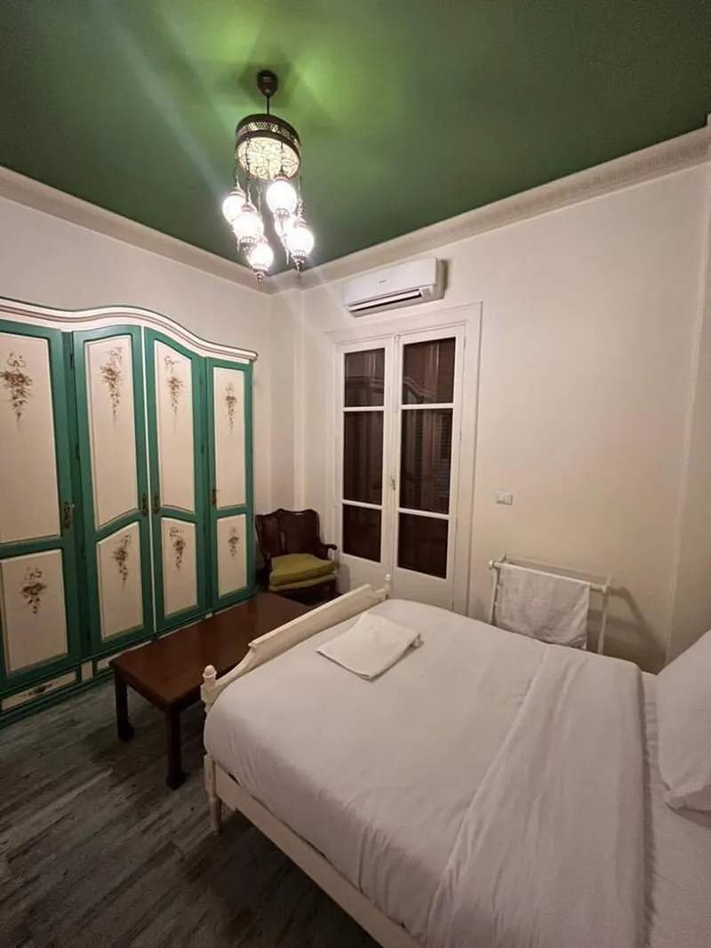 Green Ceilings & Lantern Light — 1-Bedroom, Zamalek, photo 2