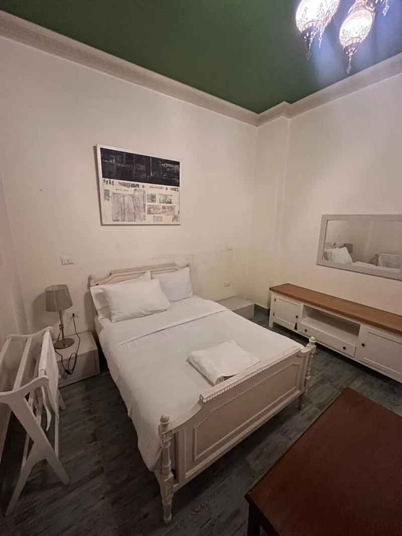 Green Ceilings & Lantern Light — 1-Bedroom, Zamalek, photo 3