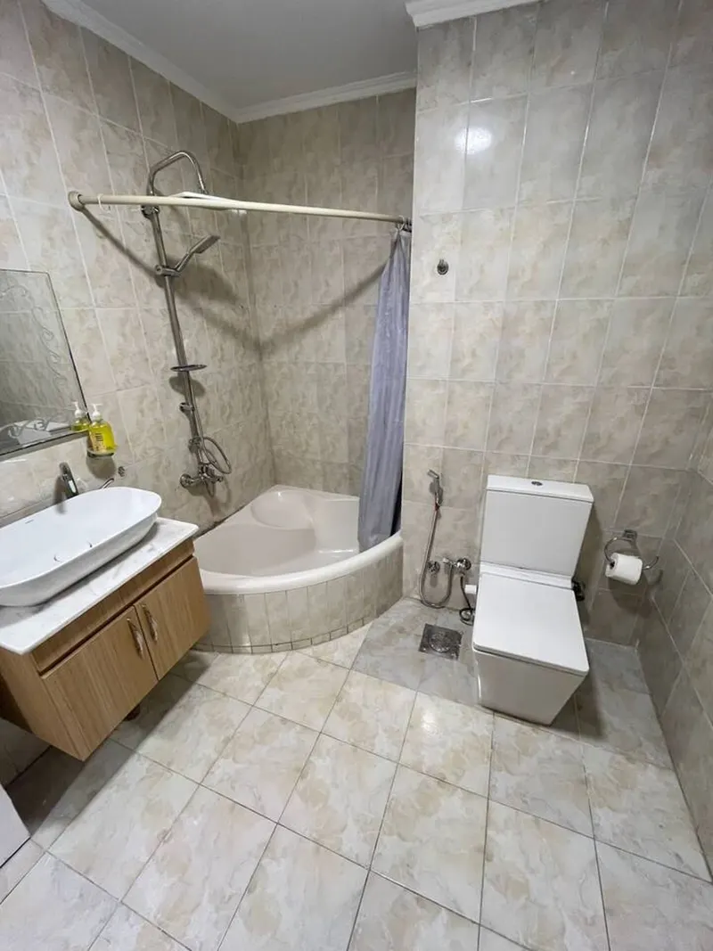 Classic Parquet Home with Corner Bath — 3-Bedroom, Zamalek, photo 8