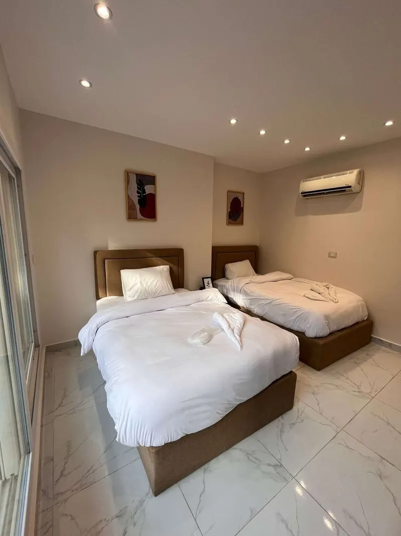 Sage Lounge & Corner Windows — 2-Bedroom, Zamalek (GW2), photo 8