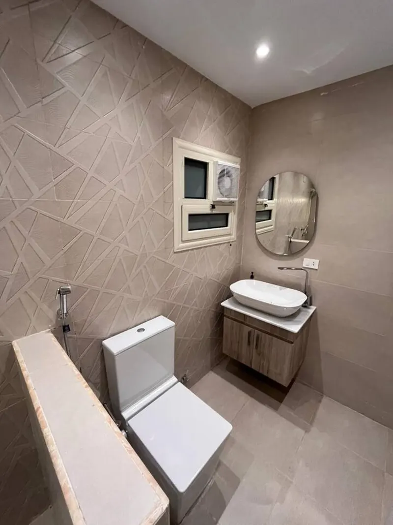 Sunlit Parquet Home with Rain Showers — 2-Bedroom, Zamalek, photo 3