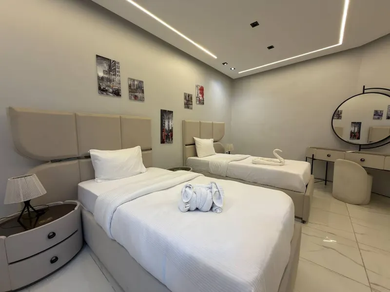 Nile Balcony Home with Dining Room — 1-Bedroom, Agouza, photo 3