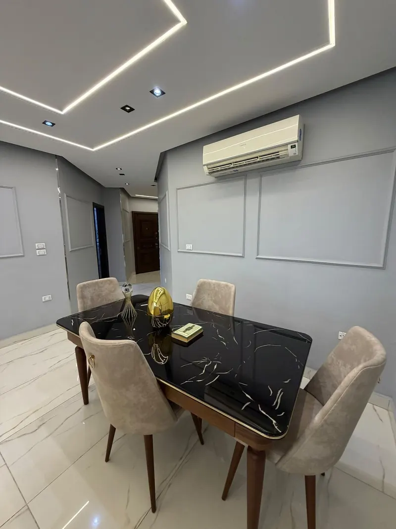 Nile Balcony Home with Dining Room — 1-Bedroom, Agouza, photo 6