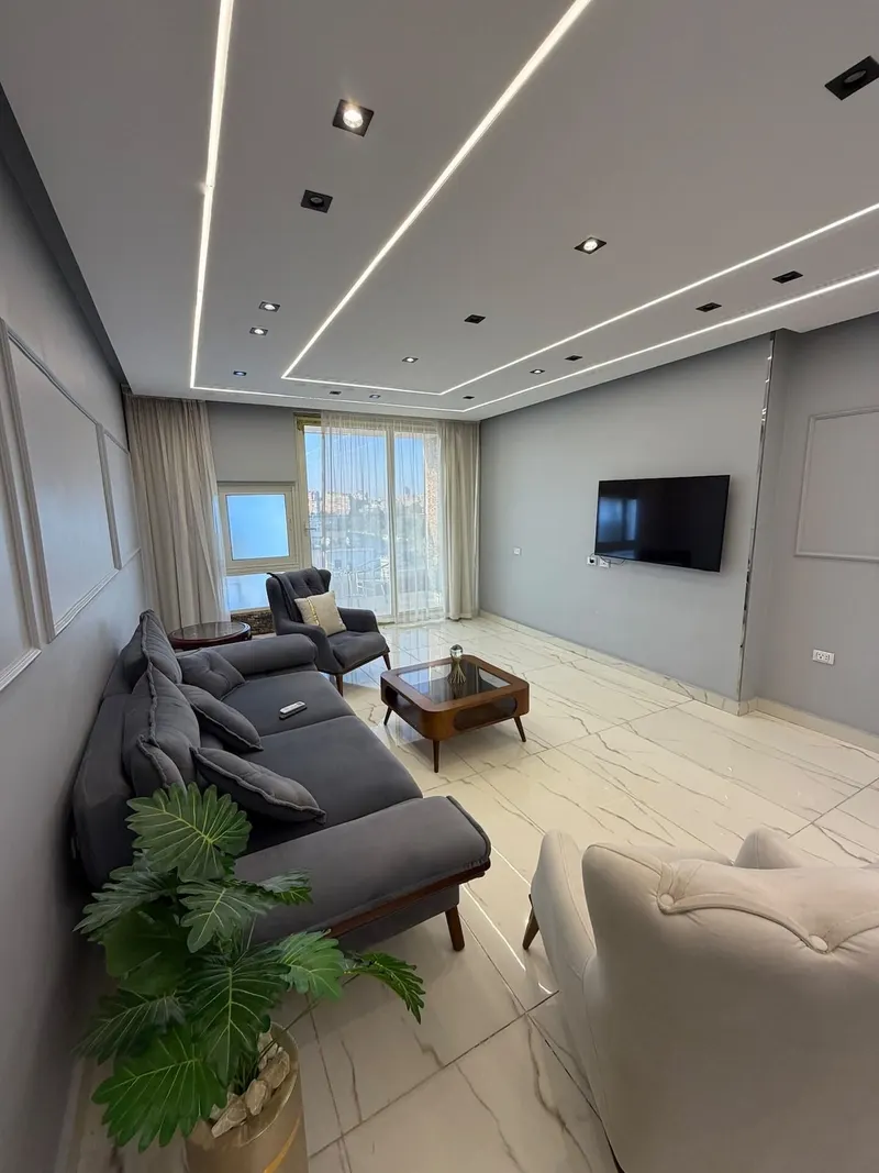 Nile Balcony Home with Dining Room — 1-Bedroom, Agouza, photo 7