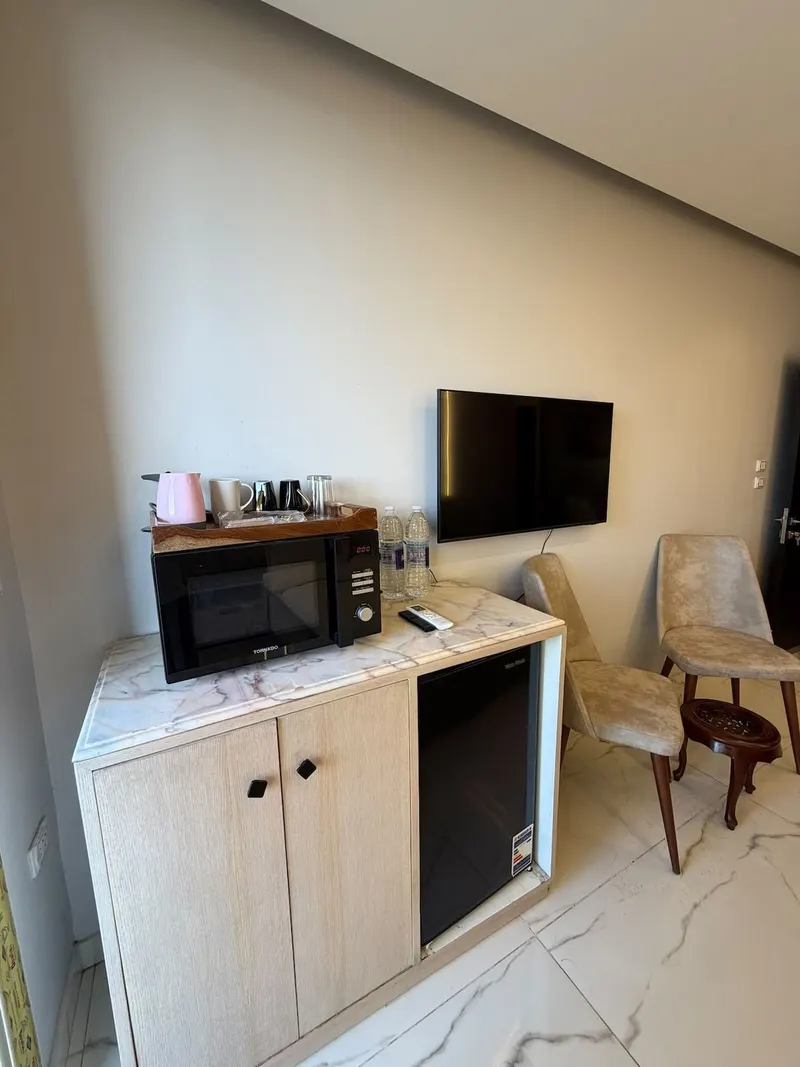 Glass-Walled Nile Balcony Suite — 1-Bedroom, Agouza (SA3), photo 3