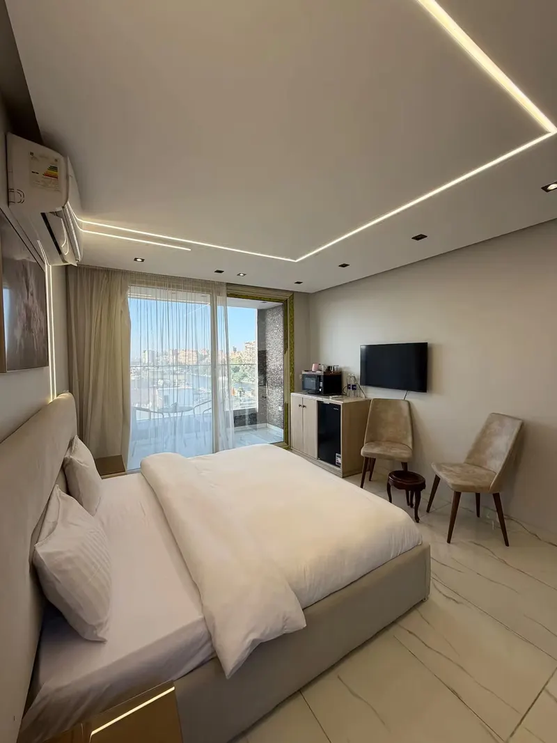 Glass-Walled Nile Balcony Suite — 1-Bedroom, Agouza (SA3), photo 4