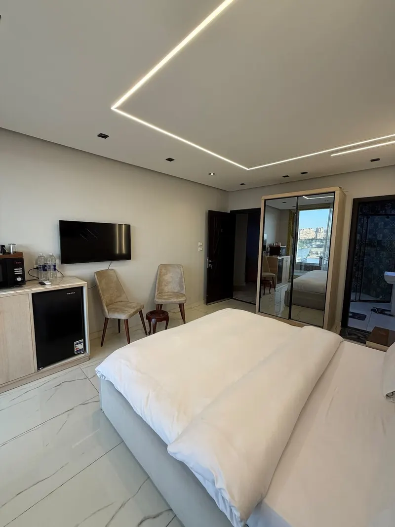 Glass-Walled Nile Balcony Suite — 1-Bedroom, Agouza (SA3), photo 7