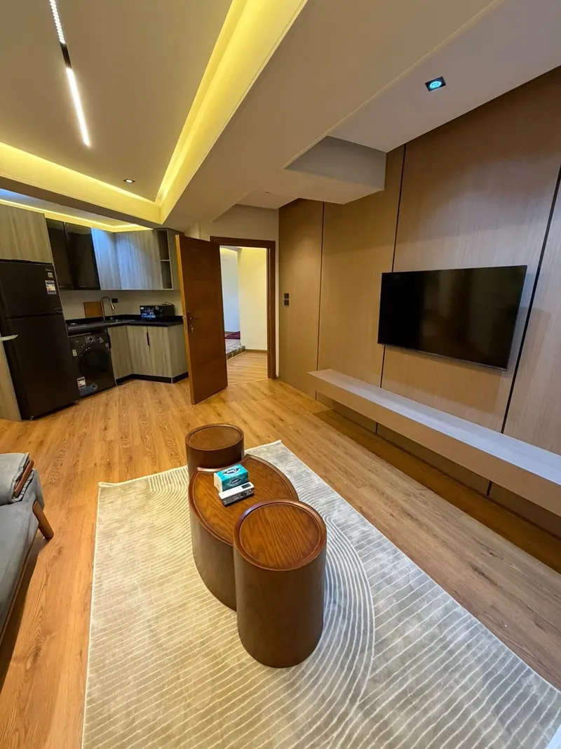 Warm-Wood Nile Balcony Flat — 1-Bedroom, Agouza, photo 6