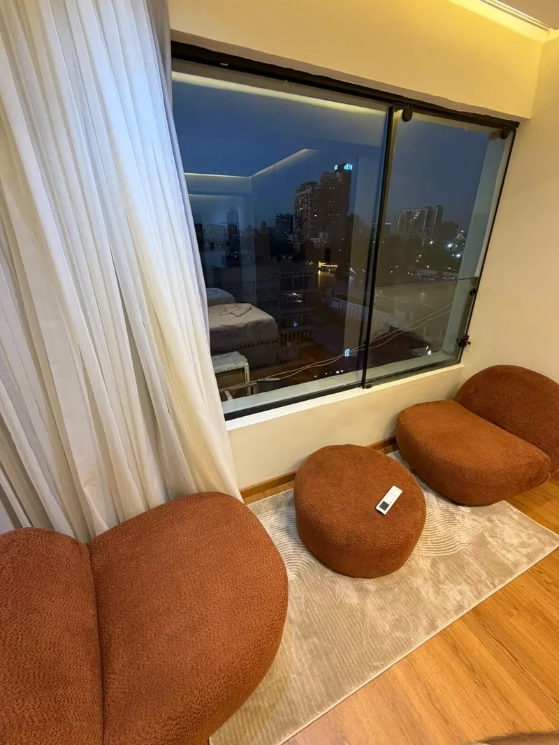 Rust-and-Oak Window Suite — 1-Bedroom, Agouza, photo 2
