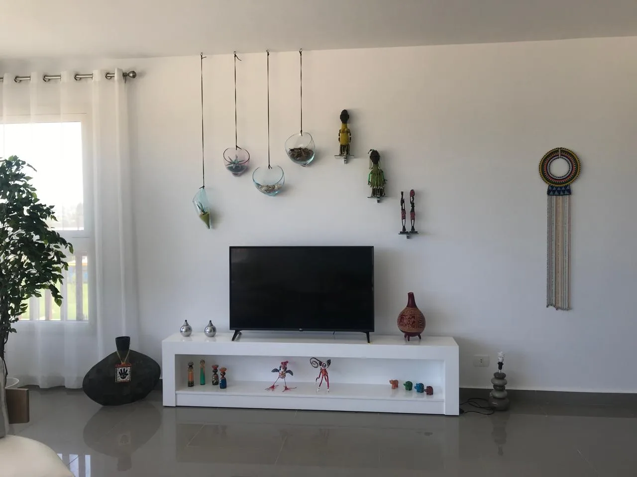 C01-S01 Beachtown 2 Bedroom + Maid's Room Apartment — photo 4