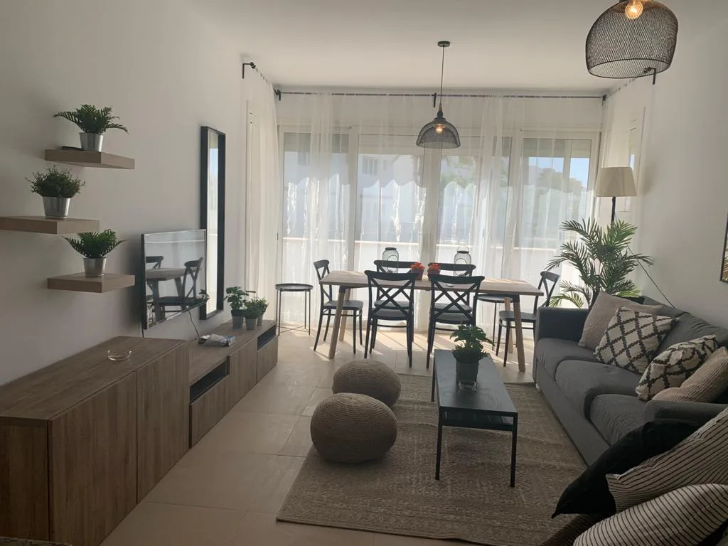 C02-G04 Beachtown 2 Bedroom Apartment — photo 4