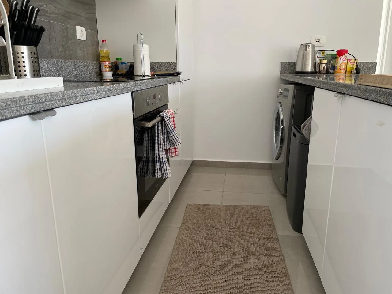 C02-S08 Beachtown 2 Bedroom Apartment — photo 4
