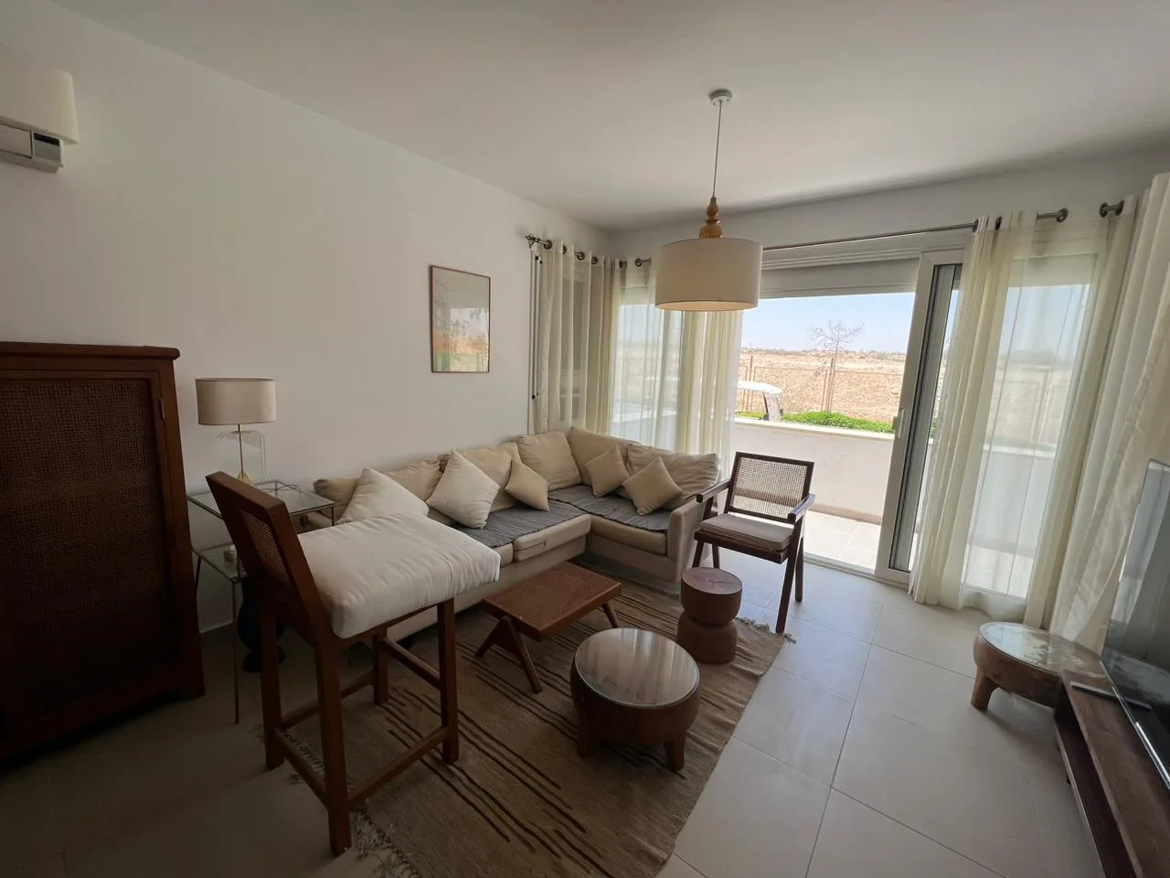 C03-G03 Beachtown 2 Bedroom Apartment — photo 2