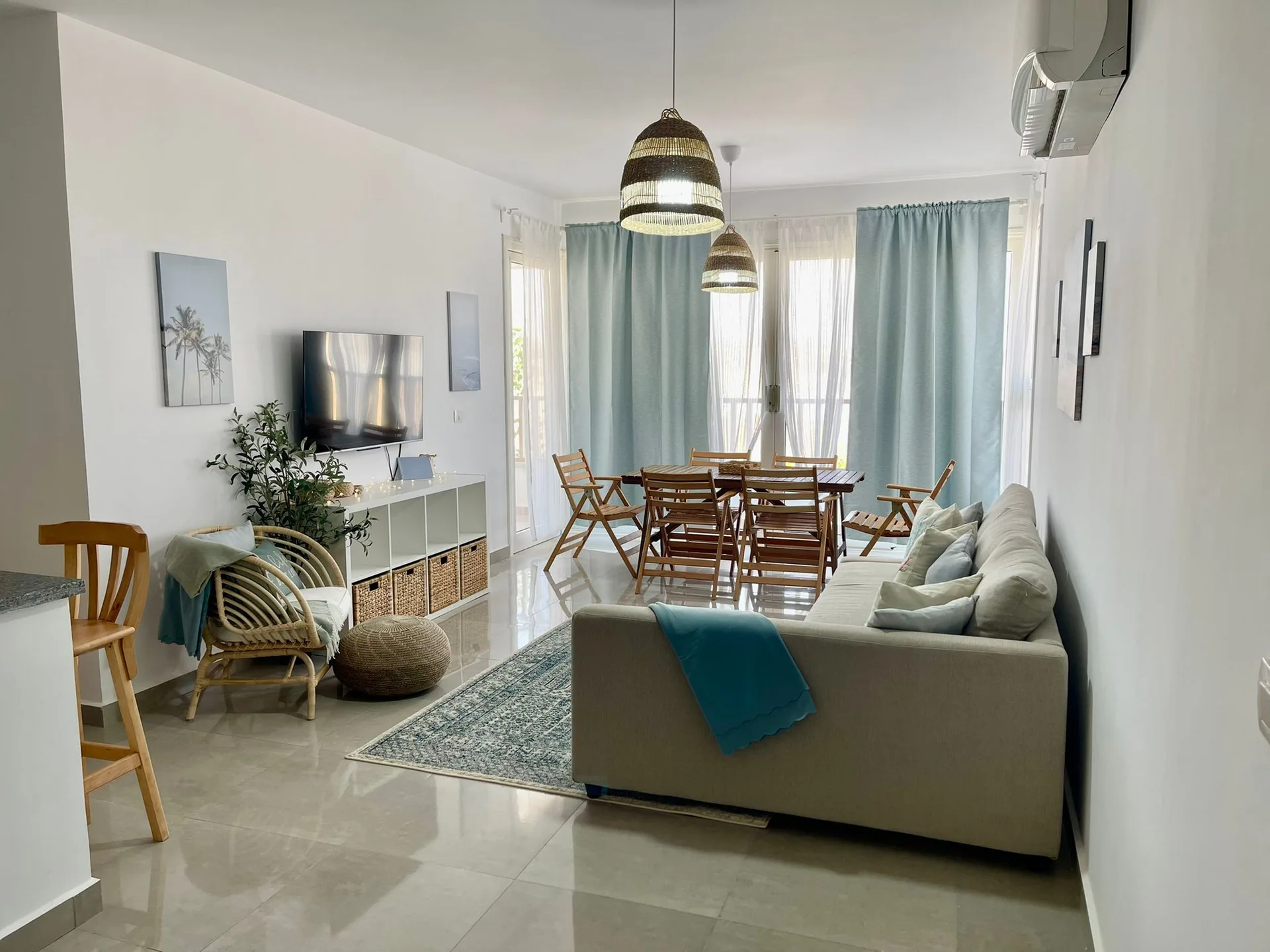 C08-F01 Beachtown 2 Bedroom Apartment