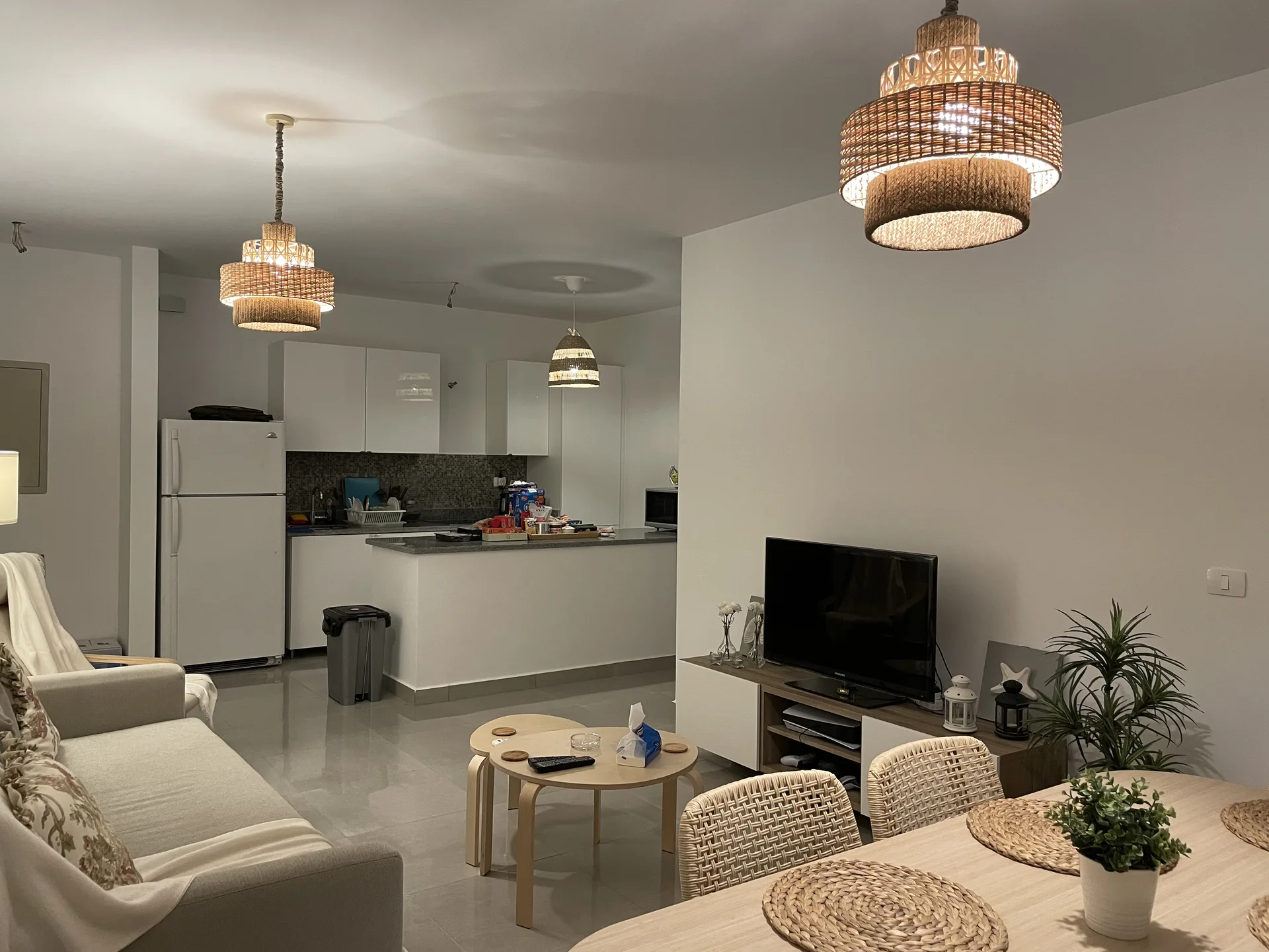 C08-S03 Beachtown 2 Bedroom Apartment — photo 2