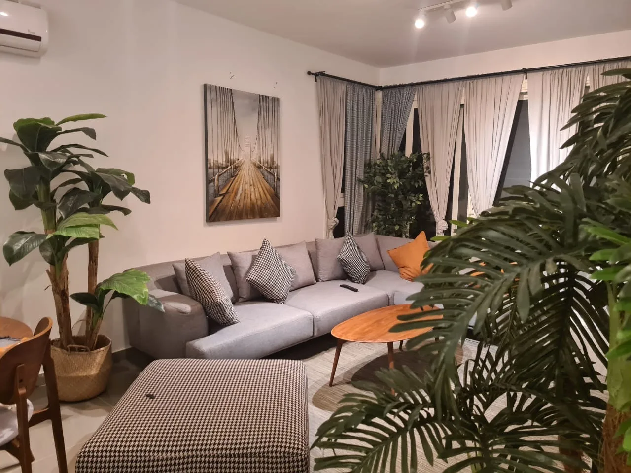 E01-F06 Beachtown 2 Bedroom Apartment