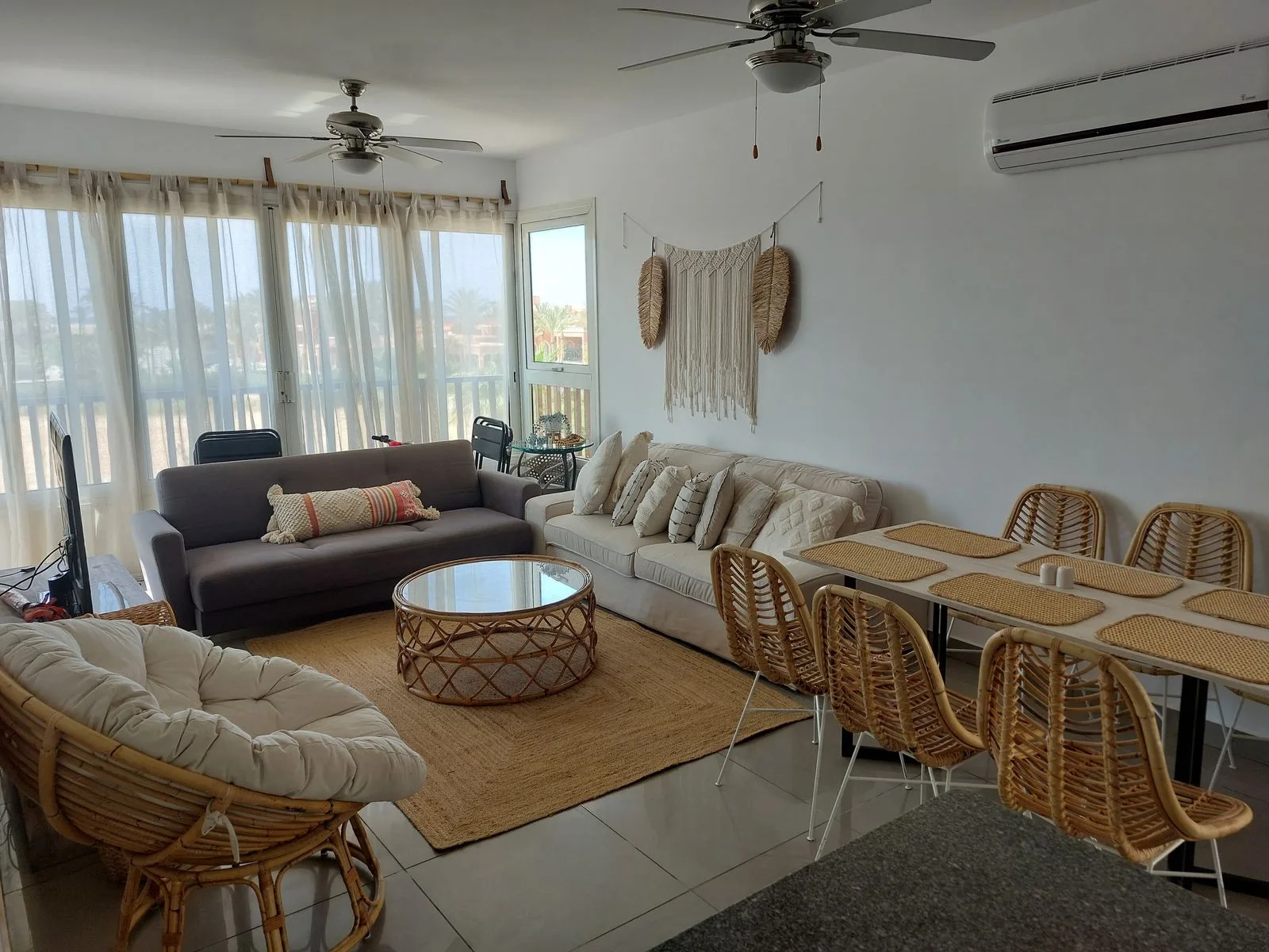 E01-S05 Beachtown 2 Bedroom Apartment