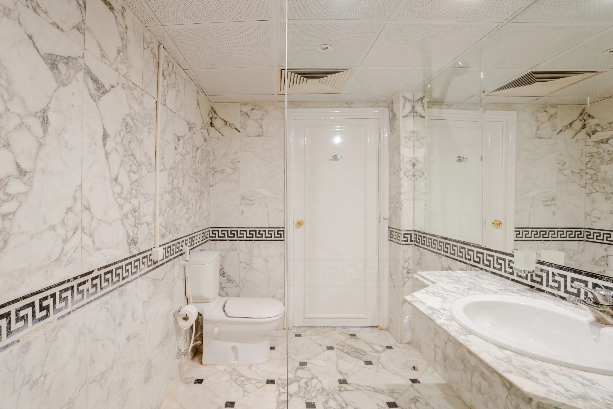 1 Bedroom Royal suite King bed Nile view — photo 4