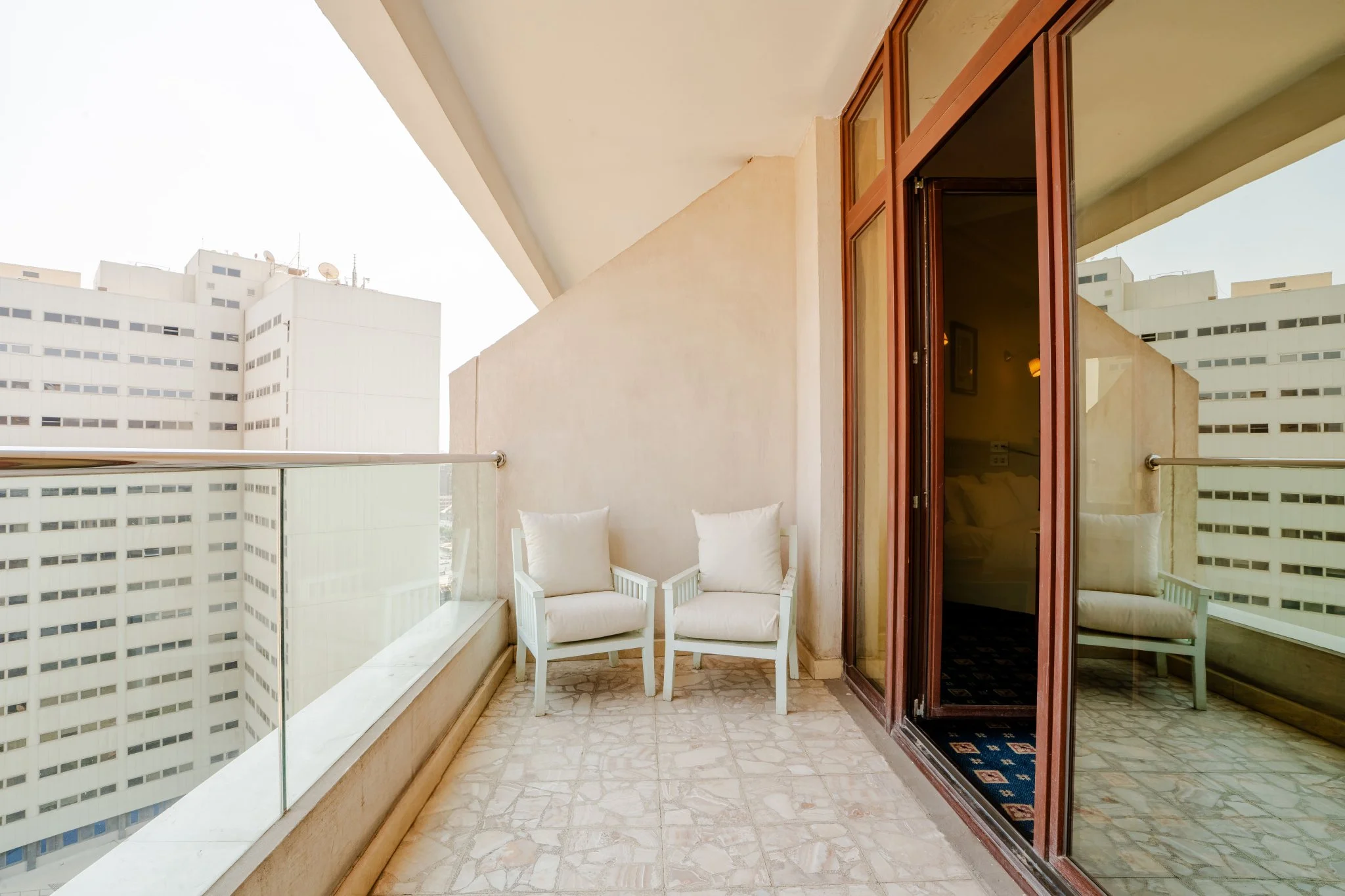 Executive Room king Bed City view Balcony — photo 4