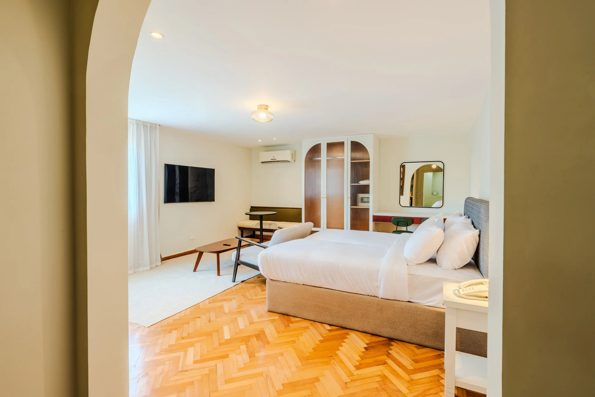Spacious Suite In a Boutique Hotel With Breakfast — photo 3