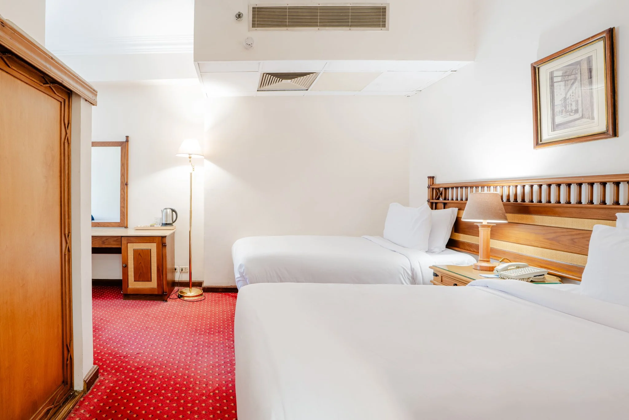 Standard triple room king bed and 2 Twin bed, photo 8