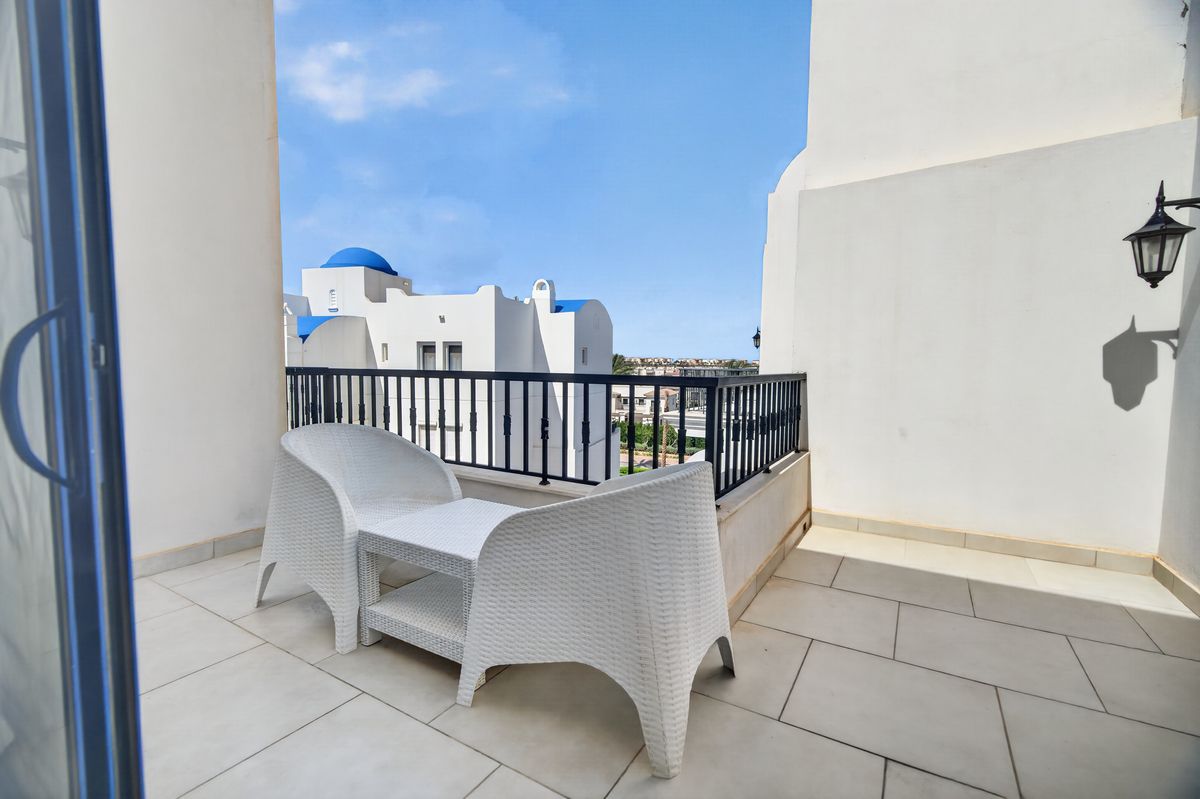 1BDR Serviced Apartment · Greek — photo 2