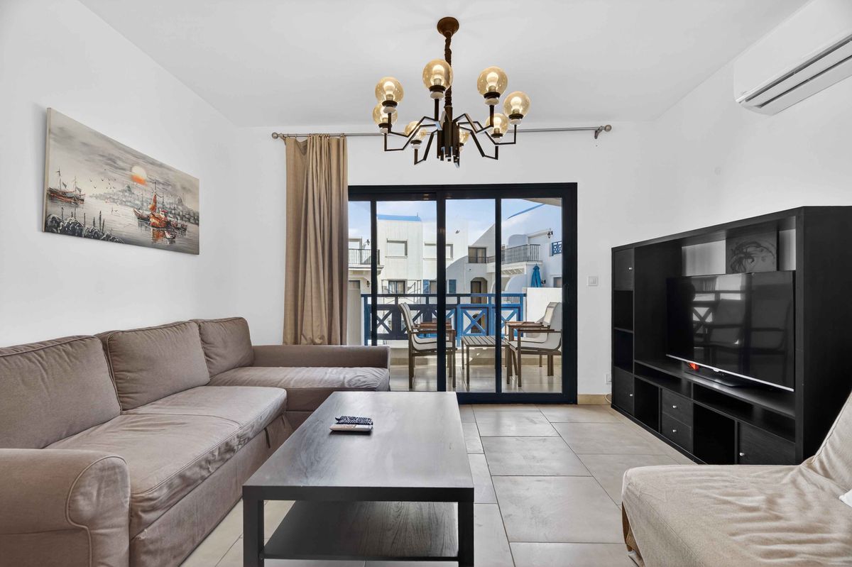 1BR · Greek Village — photo 3
