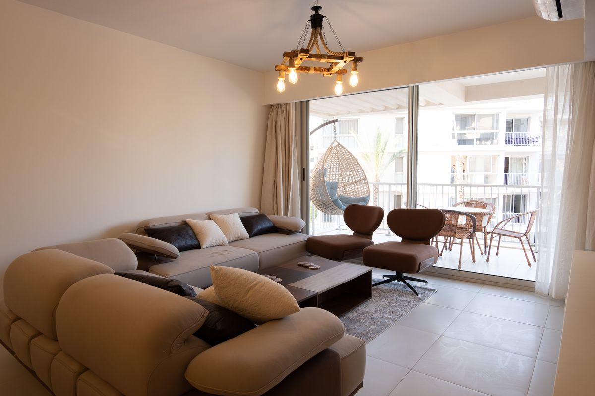 Chic 2BR Pool View | Marina — photo 3