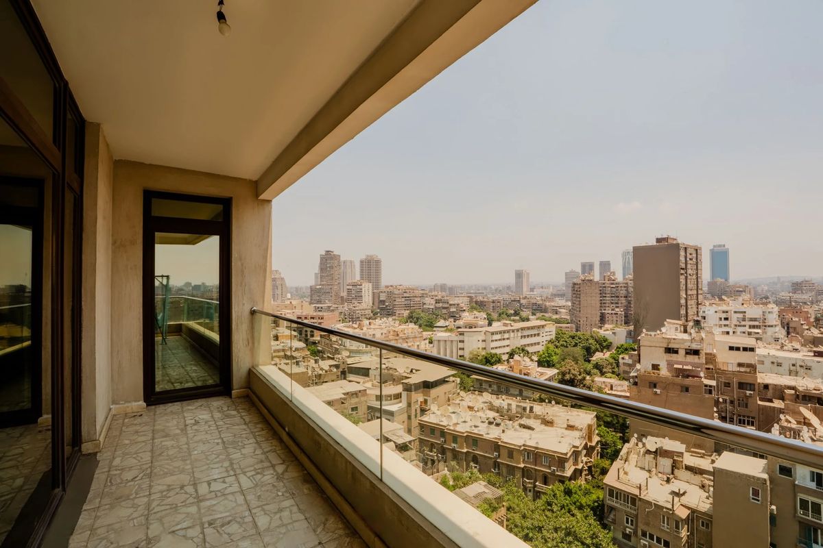 1 Bedroom Royal suite King bed Nile view — photo 6