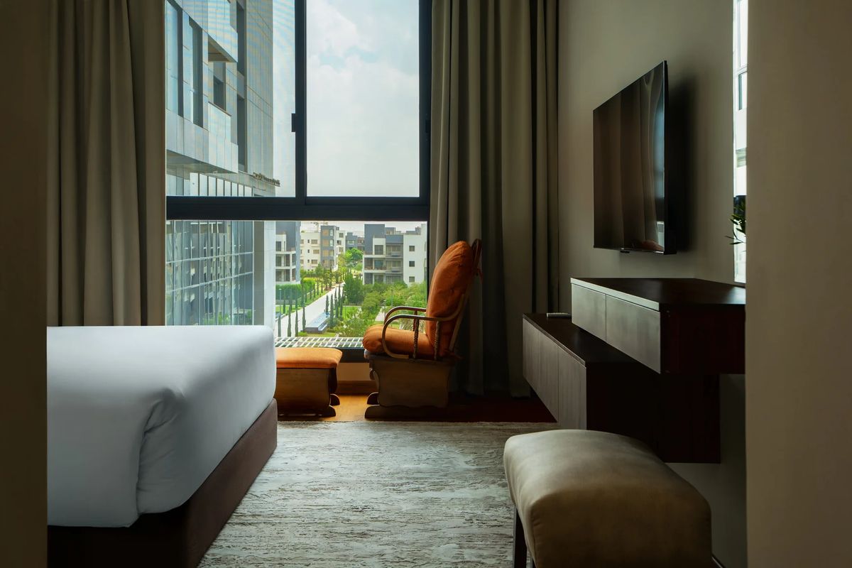 Sh. Zayed Aeon Towers 2BR w/ Kitchen — photo 4