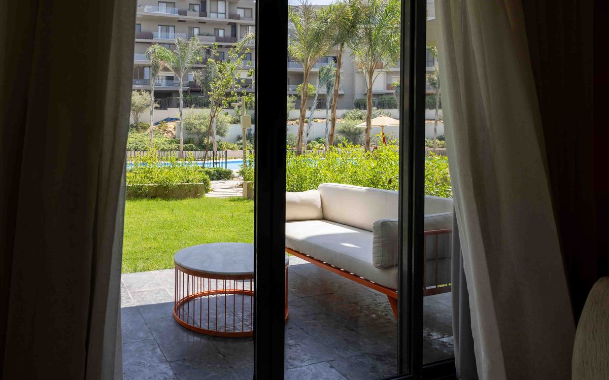 Modern Studio Pool View — photo 2