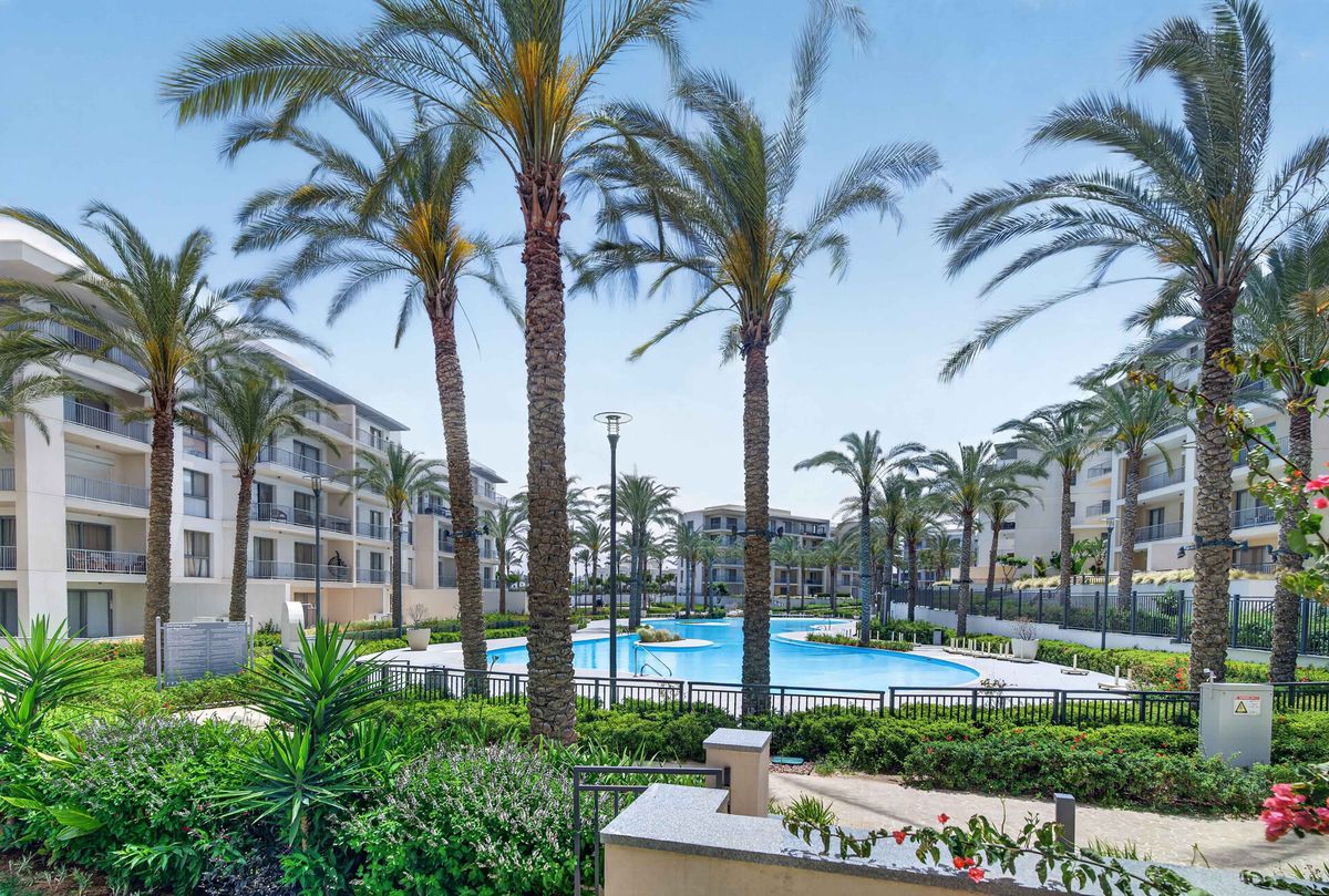 Relaxed 2BDR Pool View · Lea