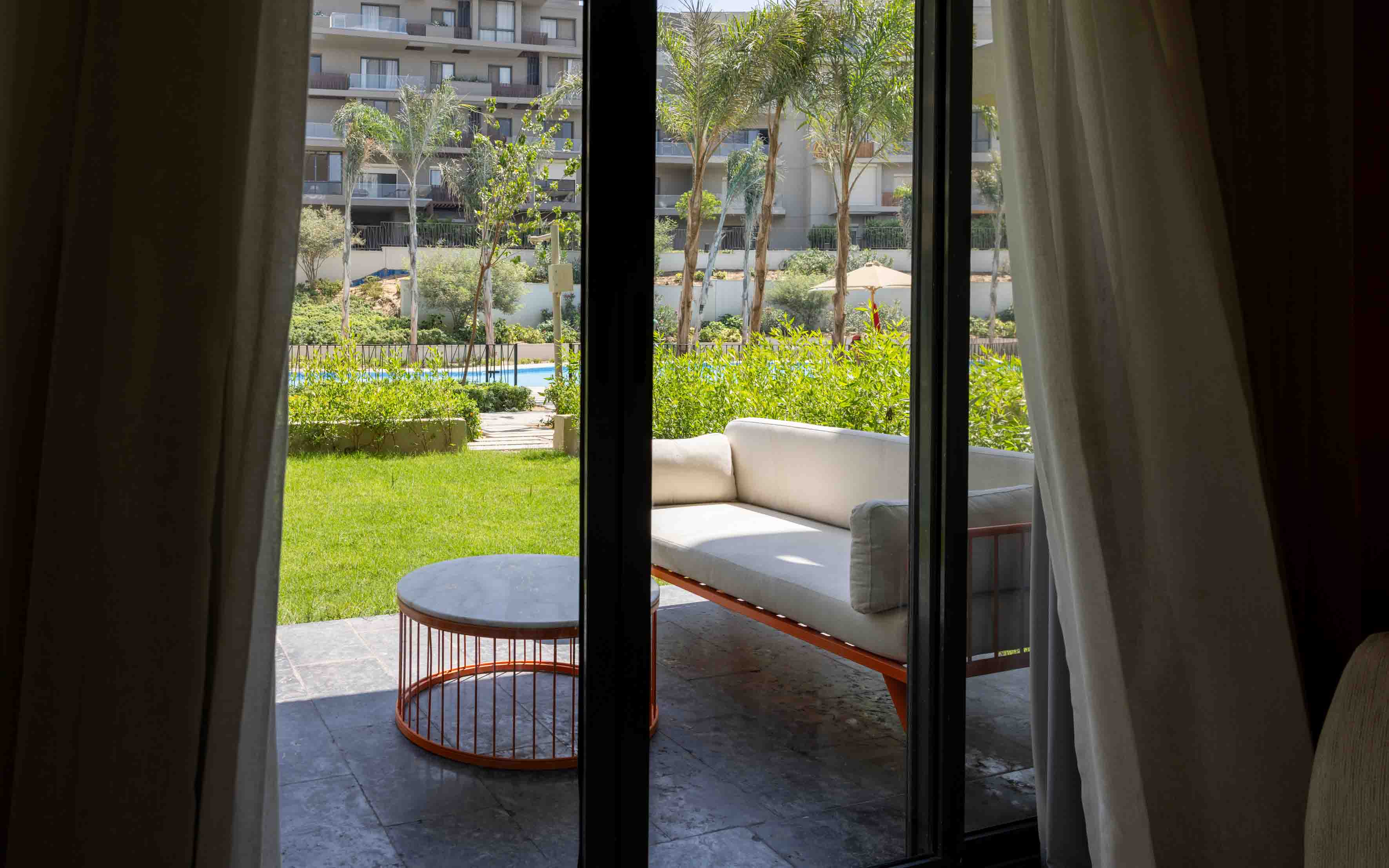 Modern Studio Pool View — photo 2