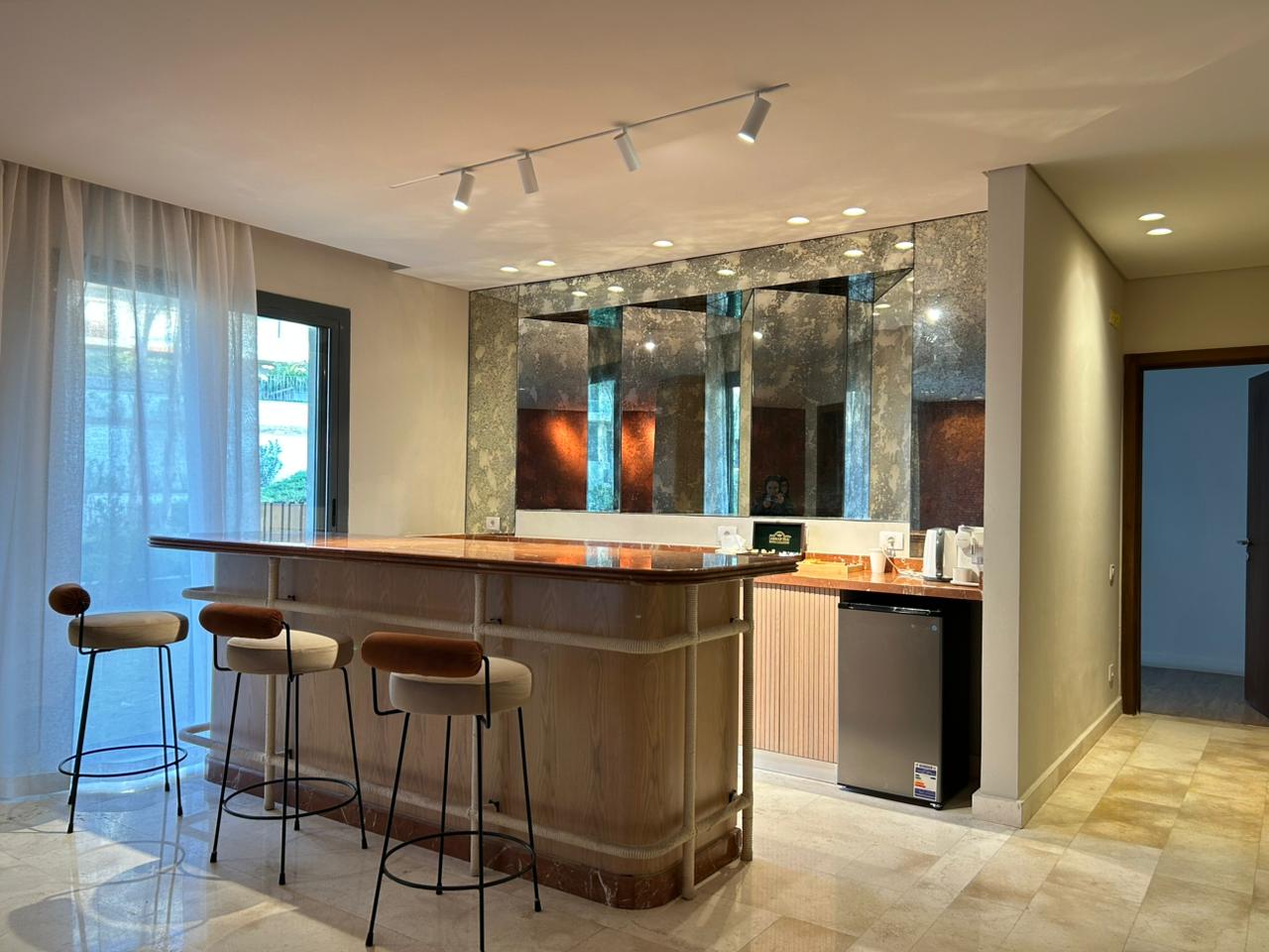 Modern 1BDR Pool View Villette — photo 6